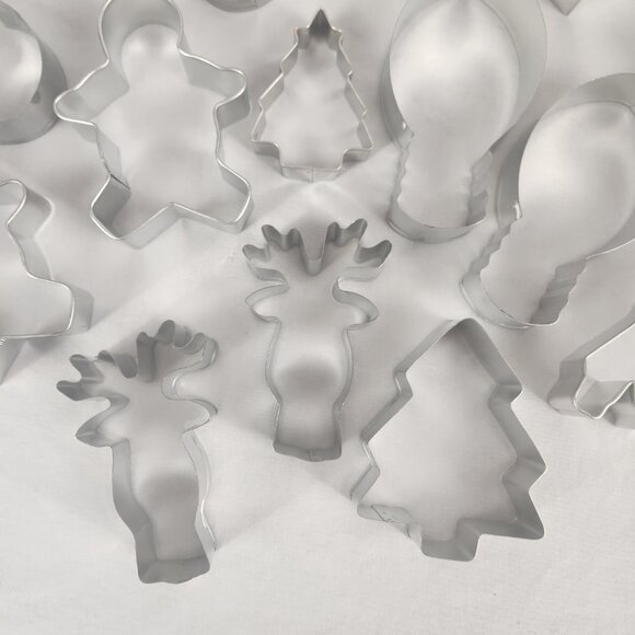 Lot 15 Metal Christmas Cookie Cutters Snowman Ugly Sweater Snowflake Tree Men - Picture 5 of 6